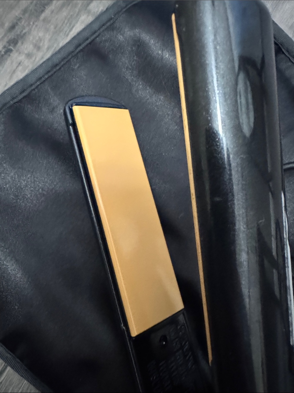 CHI Ceramic Hair Straightener - Black with Gold Plates - Picture 6 of 9